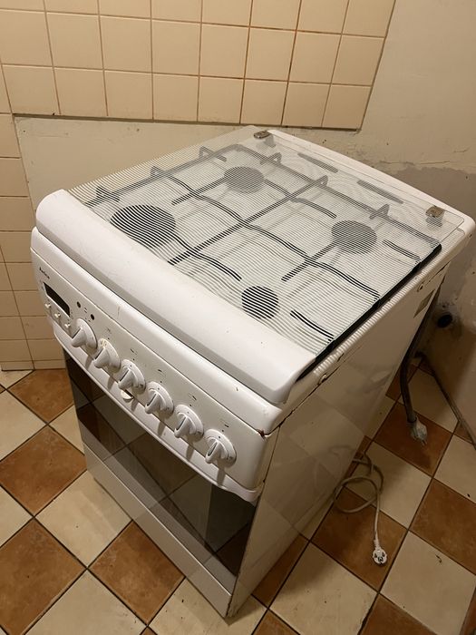 Kuchenka gazowa z piekarnikiem elektrycznym