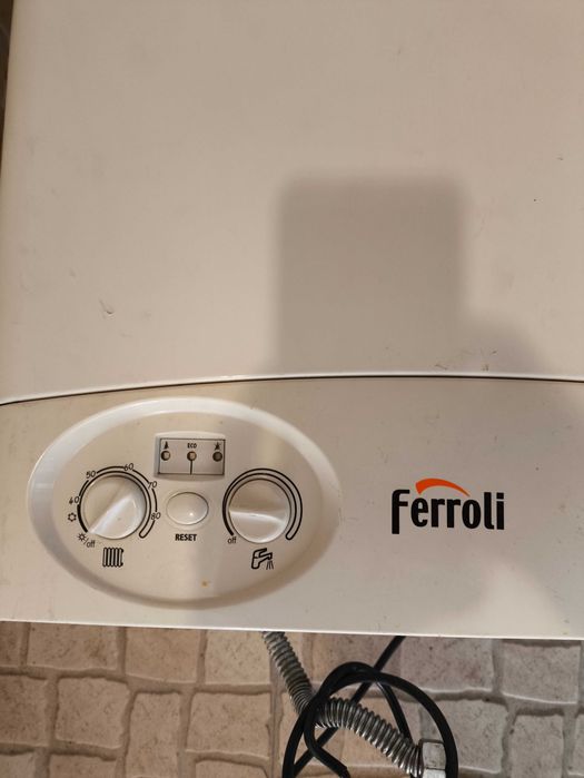 Caldeira FERROLI gás natural a funcionar