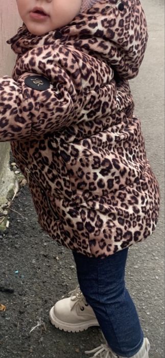 фірмова курточка 18-24 більшомірить