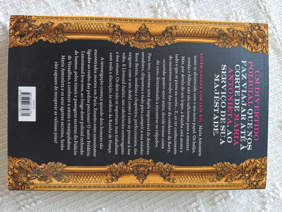 Vendo livro " Ao Serviço de Maria Antonieta"