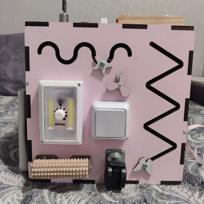 Бізі куб з дверцятами