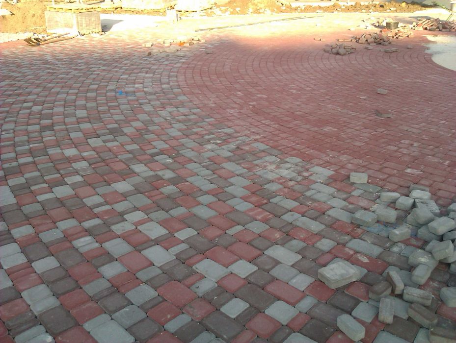 Укладання тротуарноЇ плитки