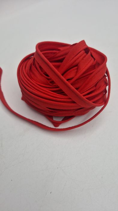 Wypustka czerwona bawełniana kupon 10 m.x  1 cm.