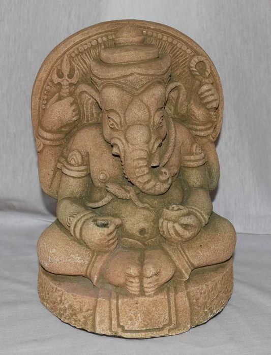 Ganesh em pedra, made in India