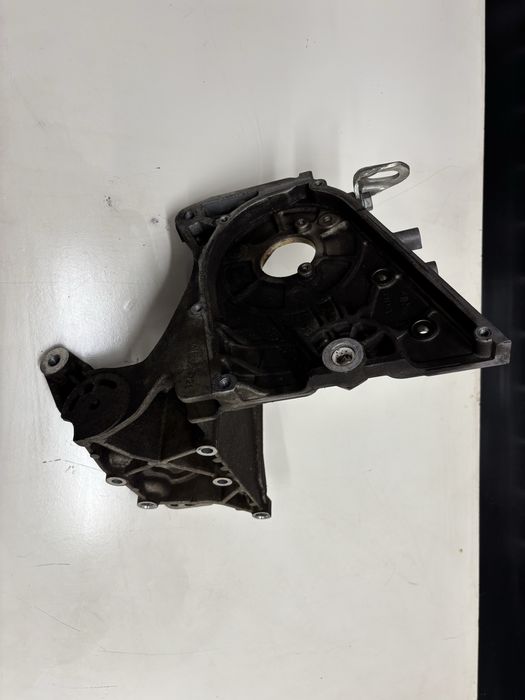 Łapa mocowanie  pompy Opel Astra J Zafira C Insignia A 2.0 CDTI A20DTH