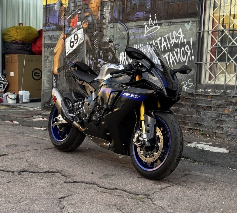 Мотоцикл Yamaha YZF-R1M 2023 рік
