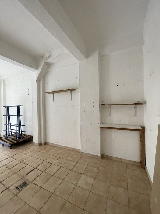 Garagem saida direta para a rua na Anta de Agualva