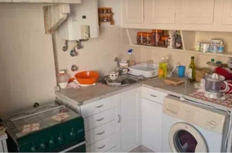 T2 em Algés remodelado com vidros duplos e duas varandas