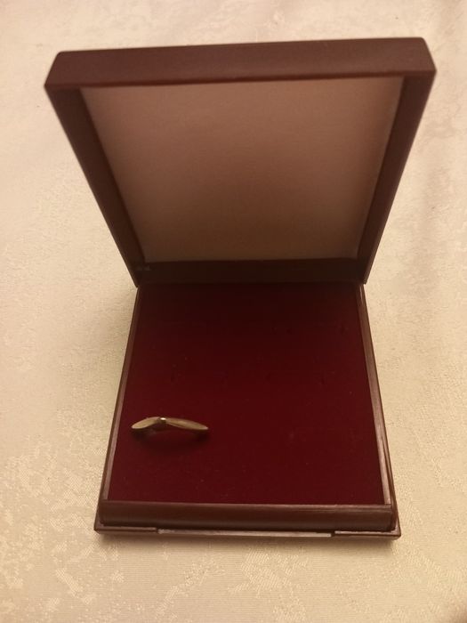 Kwadratowy pierścionek