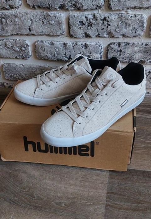 Продам жiночi замшевi кросiвки  бренду HUMMEL