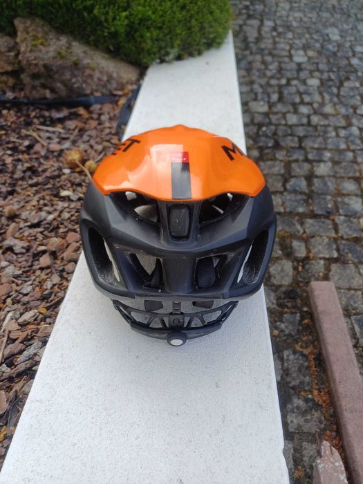 Capacete de ciclismo MET cor laranja, tamanho médio