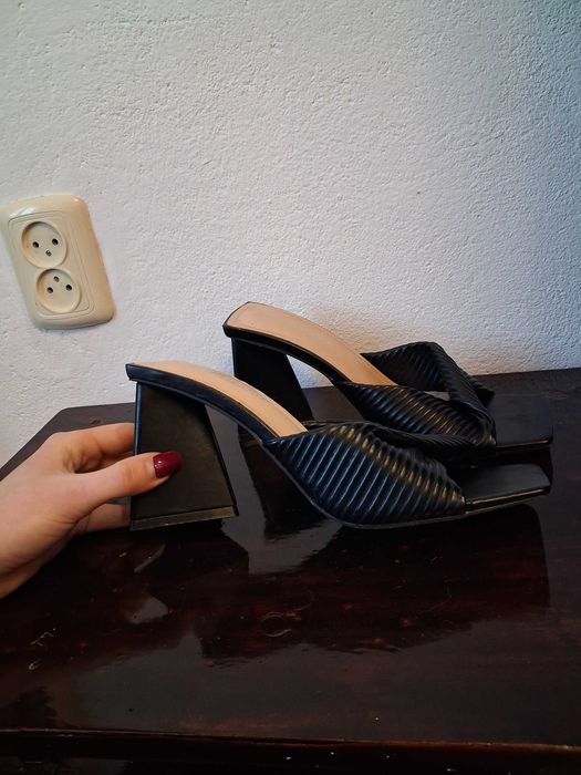 Шльопанці чорні з Італії 38 розмір