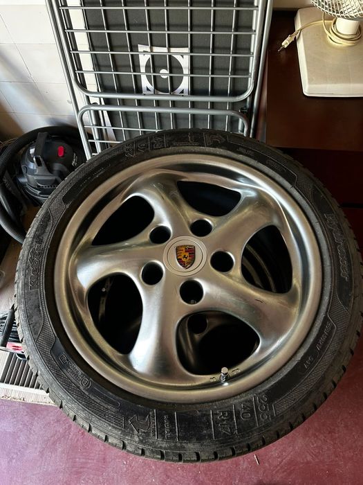 Jantes Porsche com pneus