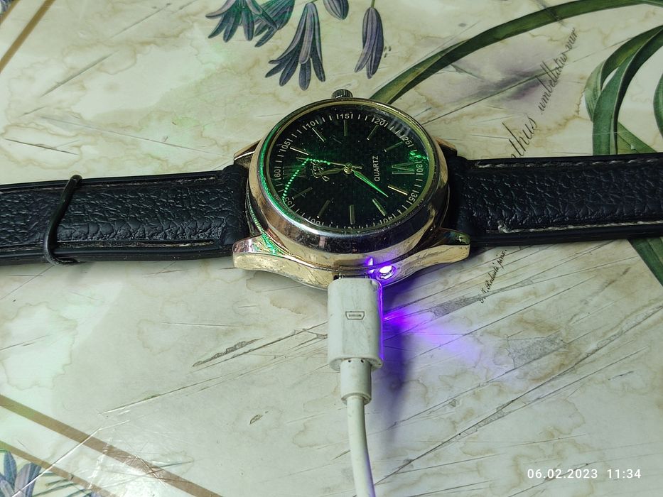 Часы с зажигалкой,зарядкой.