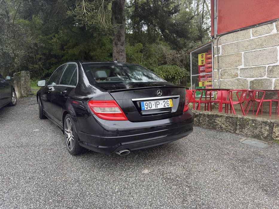Mercedes C220 AMG Line 2010 | Diesel | 250 000 km | Excelente Estado