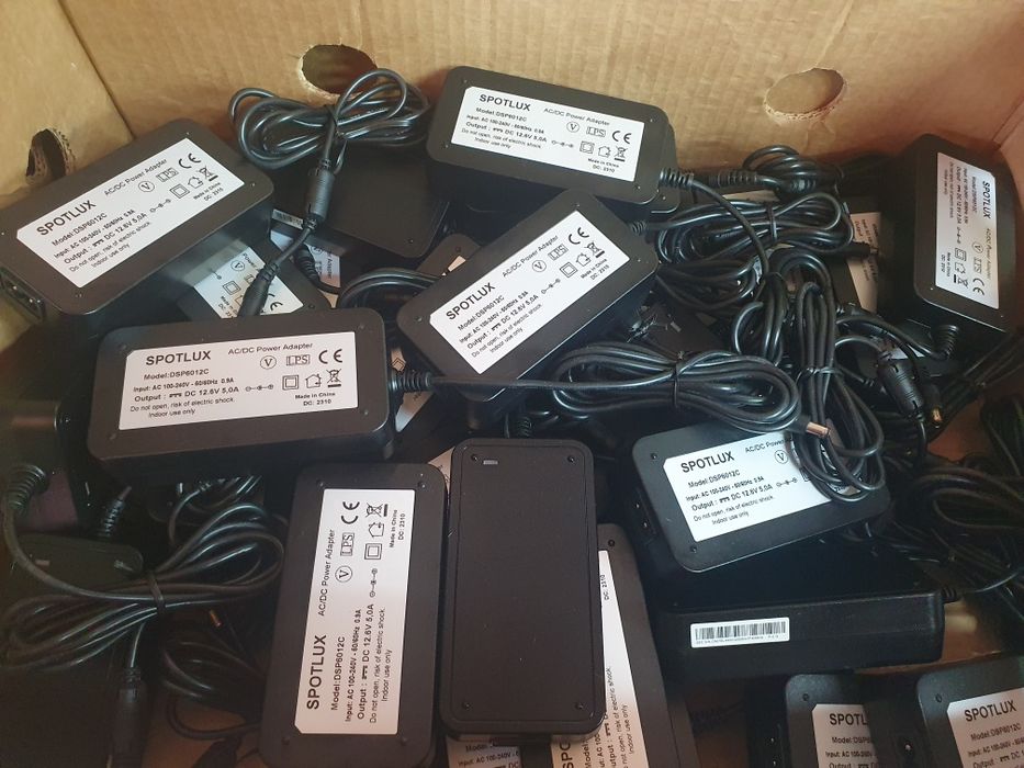 Зарядка зарядное блок питания живлення для АКБ 12.6в/5а 60w SPOTLUX