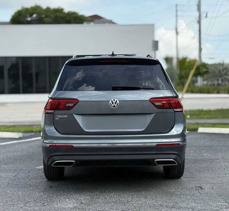 Volkswagen Tiguan      2021
