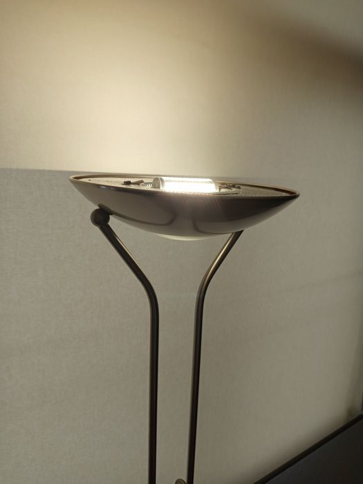 Candeeiro de pé ajustável, de tecto e de parede