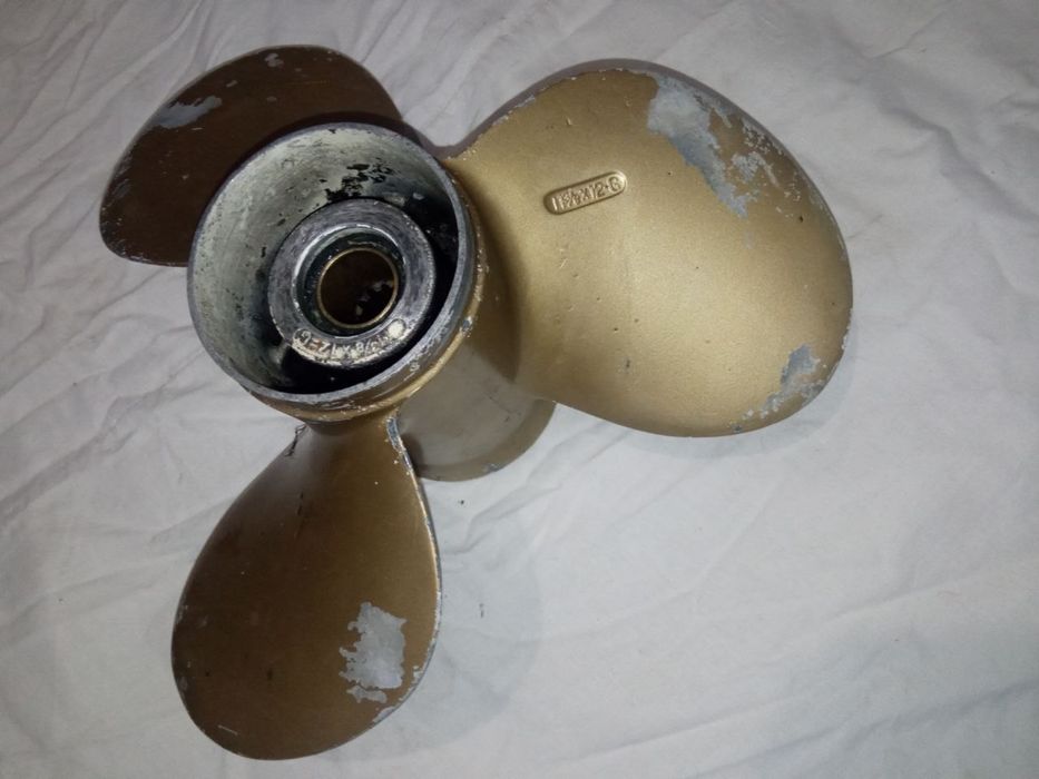 Винт Yamaha  11 3/8 -12G