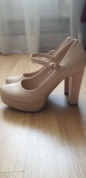 Жіночі туфлі на підборах