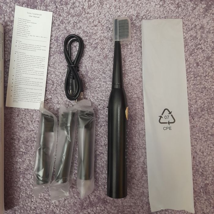 Німецька електрична зубна щітка + 4 насадки