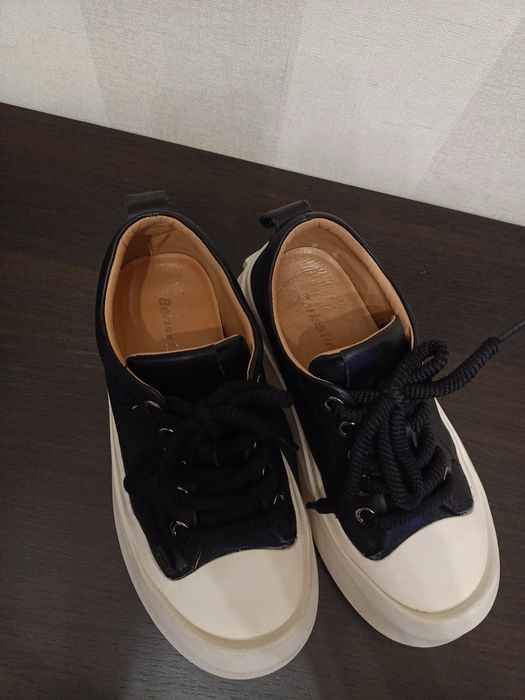 Продам кеди на осінь- весну. Натуральна шкіра . 38 розмір, 24 см устіл