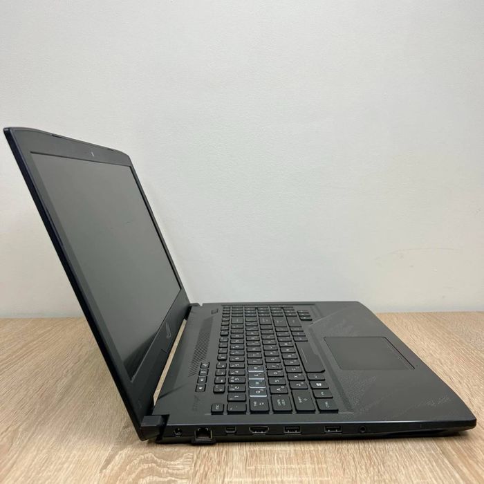 Asus ROG/IPS/120Гц/i7-8750H/16ГБ DDR4/GTX 1050Ti