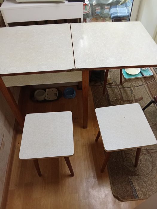 Тумбочка - шкафчик на кухню или дачу