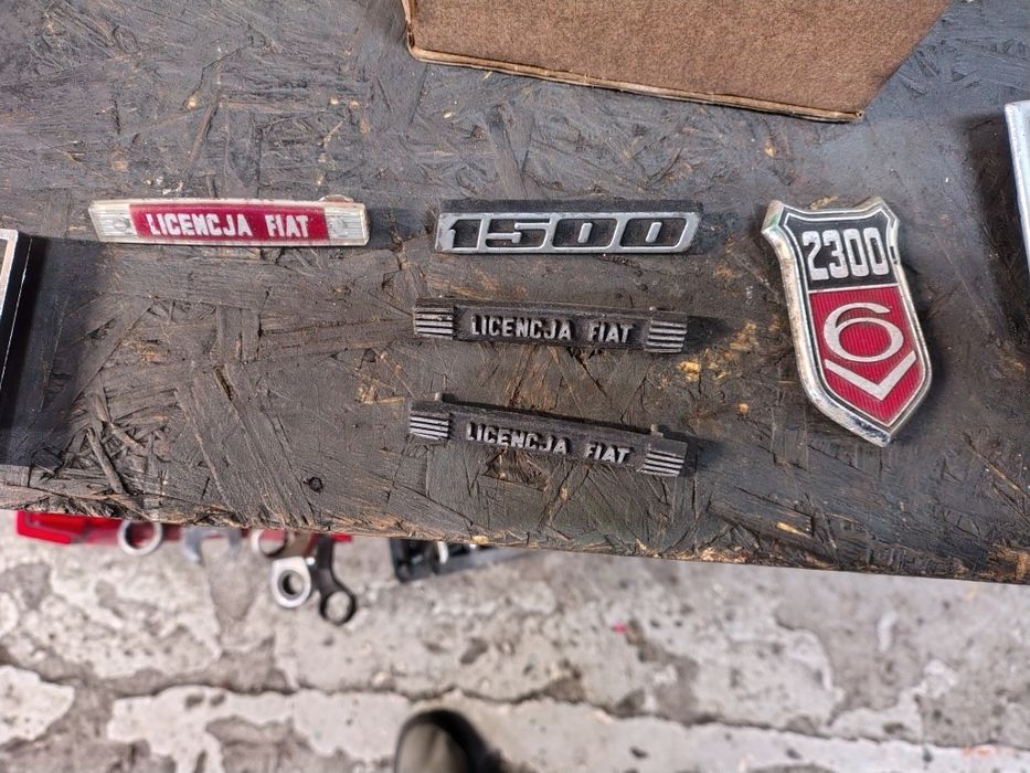 Oryginalne emblematy Prl