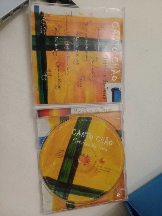 CD de músicas  "Canto chão".