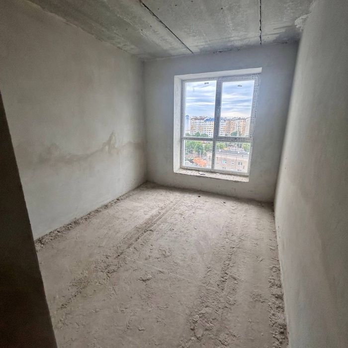 Продам велику  2-х кімнатну квартиру. Готова до ремонту