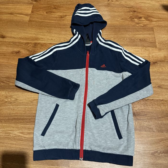 Дитяча олімпійка Адідас в гарному стані