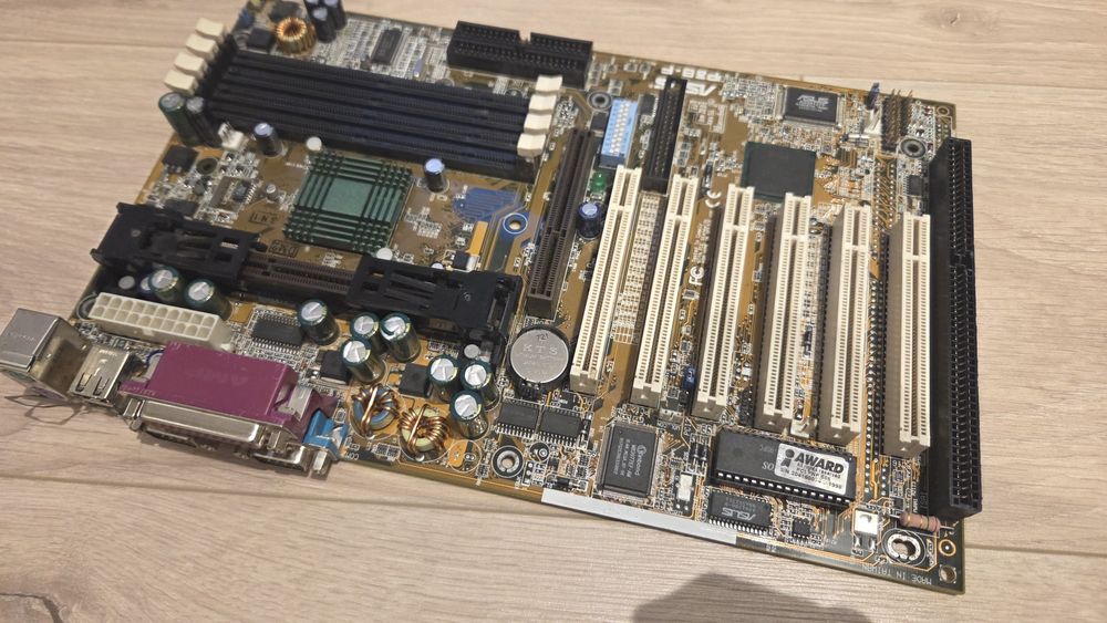 Retro plyta glowna Asus P3B-F slot 1 sprawna