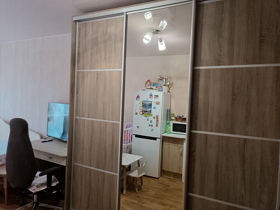 Продається кімната в гуртожитку.