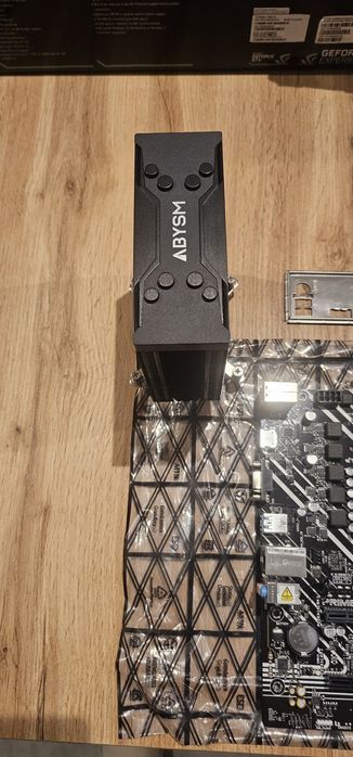 Kit Gaming Intel i7-14700KF + ASUS H610M-K D4 + Cooler