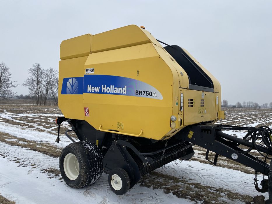 Prasa Rolująca NEW HOLLAND BR750 A . Siatka . Sprowadzona