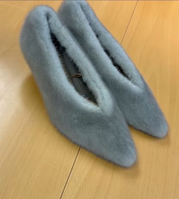 Красивые пушистые туфли