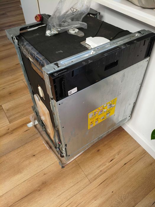 Zmywarka do zabudowy Electrolux EES473111L w calosci lub na części