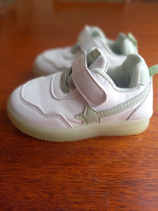 Продам   кросівки