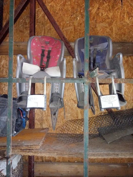 Sprzedam Dwa Foteliki na Rower.