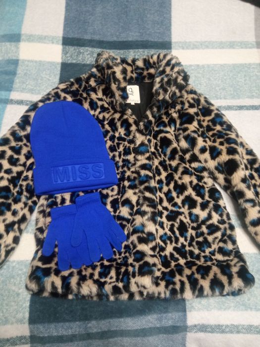 Стильна тепленька шубка.комплект.ціна за все!!!