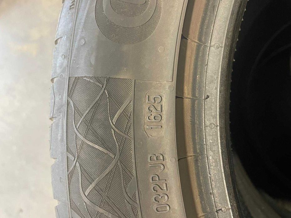 Pneus Continental Premium Contact 215/55 R17"