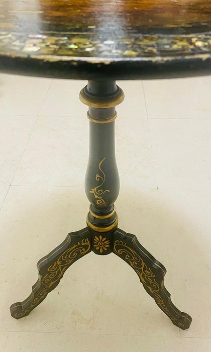 Mesa pé de galo séc. XIX tampo pintado