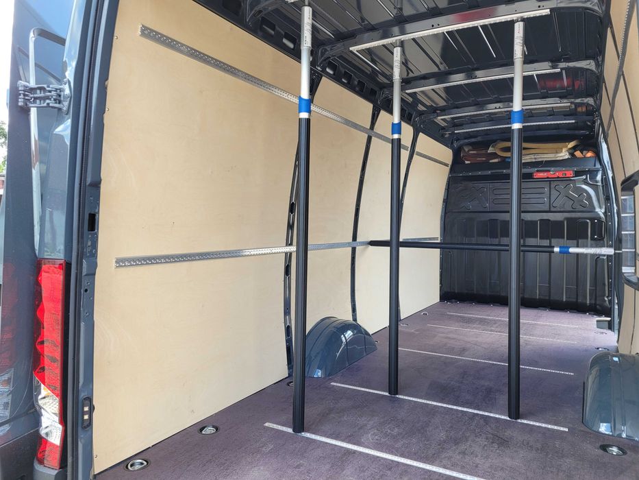 Zabudowa busa, zabudowy busów z tworzywa i sklejki Iveco Daily