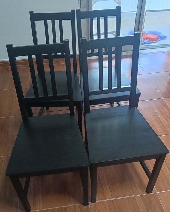 Cadeiras Pretas (4 und.)