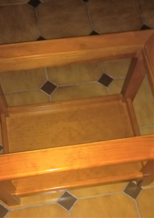 Mesa de centro com vidro em muito bom estado