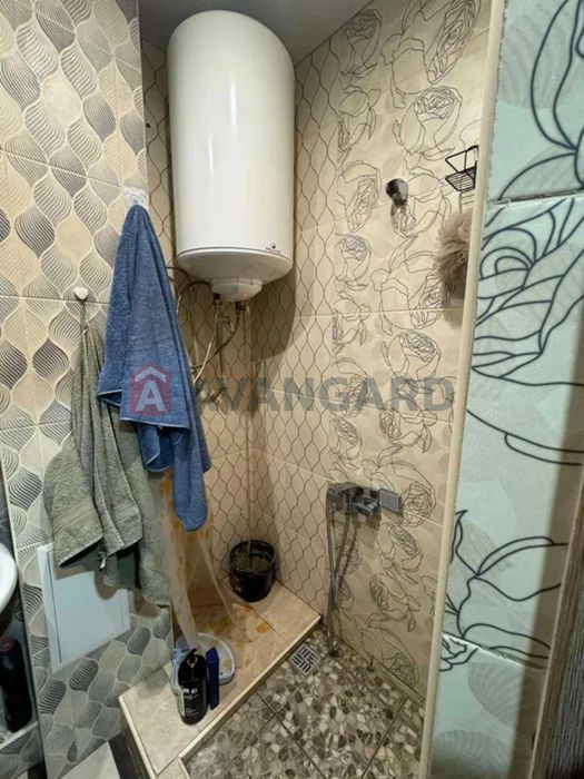 Продам 4кімнатну квартиру в центріз АЕО