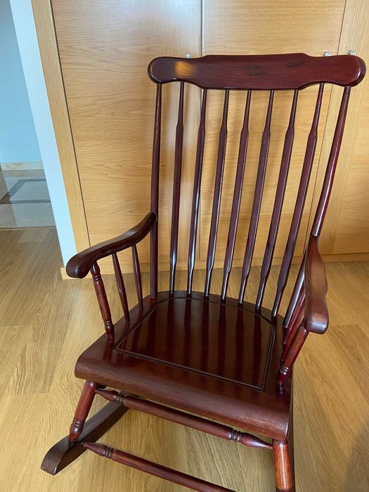 Cadeira baloiço em Pau Rosa (PREÇO NOVO)