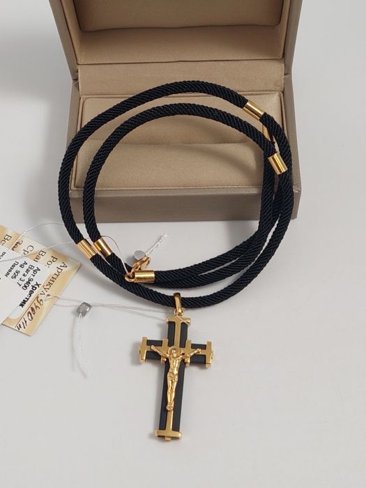 Шнурок джгут срібний з позолоченими вставками на шию чорний и хрестик