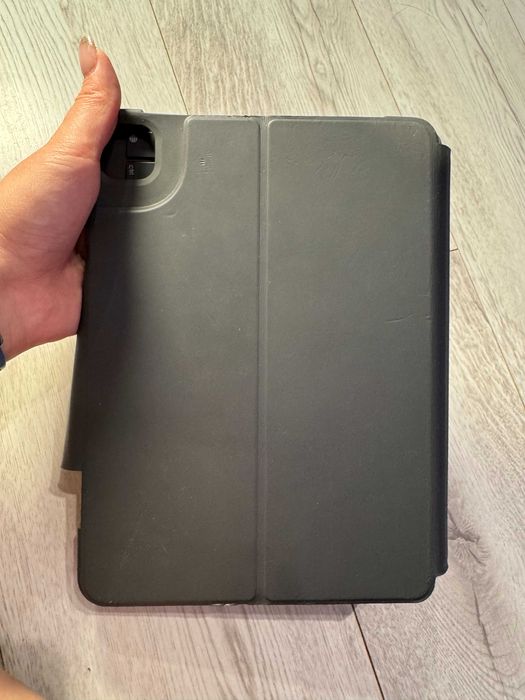 Etui z klawiaturą Logitech SLIM FOLIO PRO iPad Pro M1 11 cali  3/4 gen